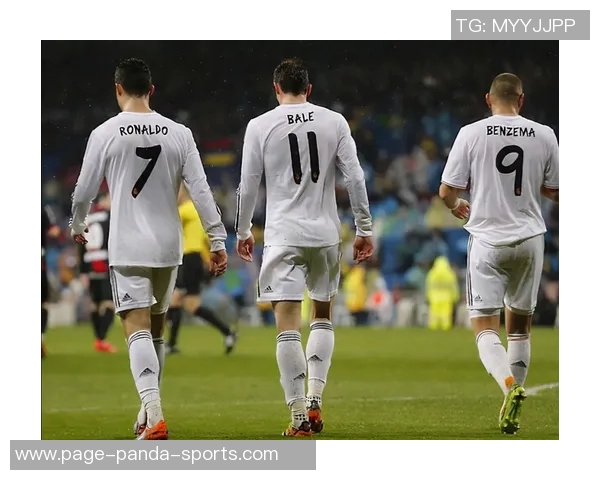 C罗带领里斯本挑战曼联的精彩对决引发球迷热议